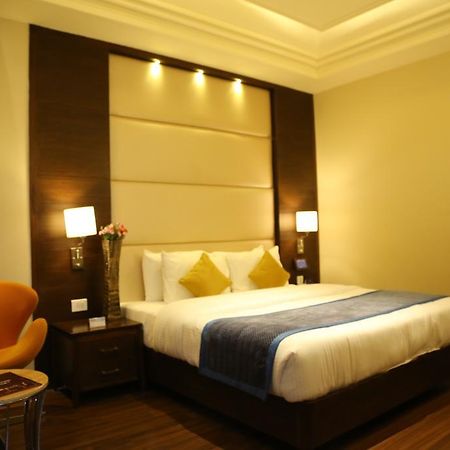 Oyo Premium Panchkula Sector 5 Exterior foto