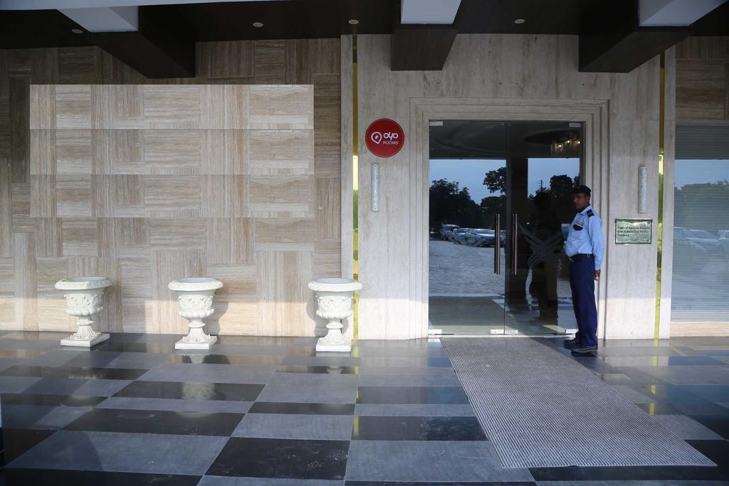 Oyo Premium Panchkula Sector 5 Exterior foto